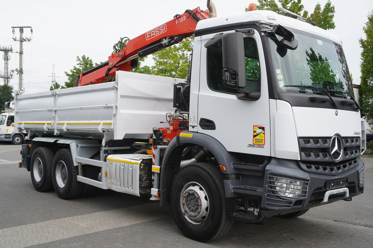 Truk derek MERCEDES-BENZ Arocs 2636 / 6x4 / HDS Fassi / 3-Way Tipper / Bortmatic: gambar 18 Truk derek MERCEDES-BENZ Arocs 2636 / 6x4 / HDS Fassi / 3-Way Tipper / Bortmatic: gambar 18