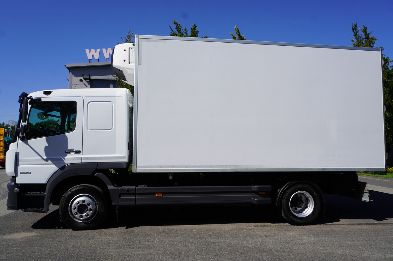 MERCEDES-BENZ Atego 1223 / Bitemperature Refrigerator 12 EPAL / Full ADR / Sleeper cab / 175 tho. km - Truk berpendingin: gambar 2 MERCEDES-BENZ Atego 1223 / Bitemperature Refrigerator 12 EPAL / Full ADR / Sleeper cab / 175 tho. km - Truk berpendingin: gambar 2