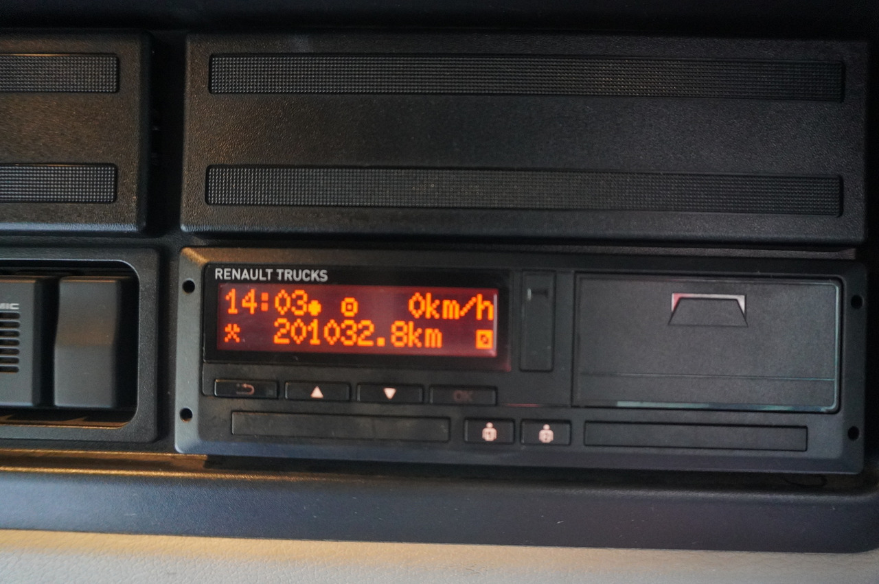 RENAULT C280 DTI 8 / FASSI crane 5.6 T / 560 MTH / range 8 m / Flatbed 15 EPAL - Truk flatbed, Truk derek: gambar 4 RENAULT C280 DTI 8 / FASSI crane 5.6 T / 560 MTH / range 8 m / Flatbed 15 EPAL - Truk flatbed, Truk derek: gambar 4