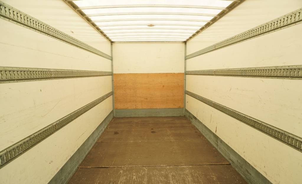 RENAULT D12 E6 / Container 18 pallets / tail lift - Truk box: gambar 5 RENAULT D12 E6 / Container 18 pallets / tail lift - Truk box: gambar 5