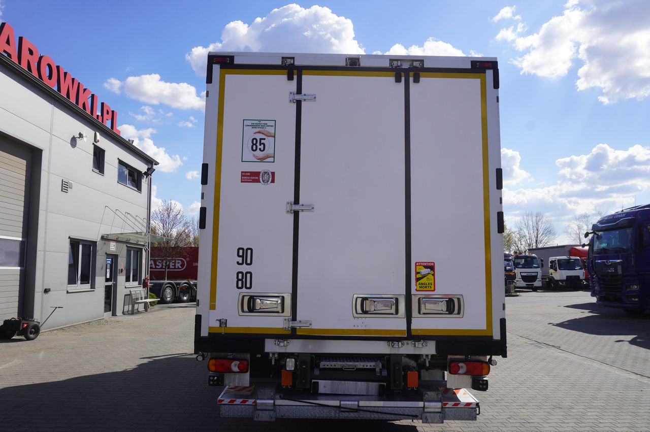RENAULT D12 / Lamberet refrigerated truck / Dhollandia tail lift 1500 kg / 130 thousand km !! - Truk berpendingin: gambar 4 RENAULT D12 / Lamberet refrigerated truck / Dhollandia tail lift 1500 kg / 130 thousand km !! - Truk berpendingin: gambar 4