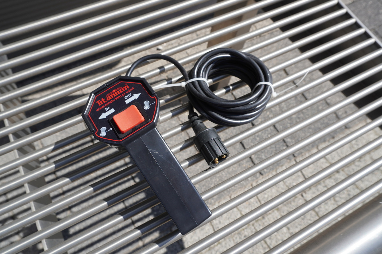 Truk pengangkut mobil RENAULT D12 / New galvanized tow truck superstructure / 2025 / length 840 cm: gambar 14 Truk pengangkut mobil RENAULT D12 / New galvanized tow truck superstructure / 2025 / length 840 cm: gambar 14