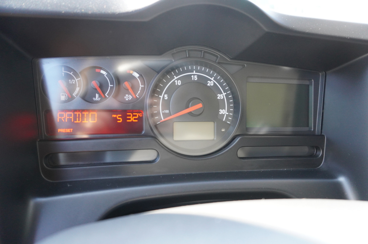 Truk pengangkut mobil RENAULT D12 / New galvanized tow truck superstructure / 2025 / length 840 cm: gambar 27 Truk pengangkut mobil RENAULT D12 / New galvanized tow truck superstructure / 2025 / length 840 cm: gambar 27