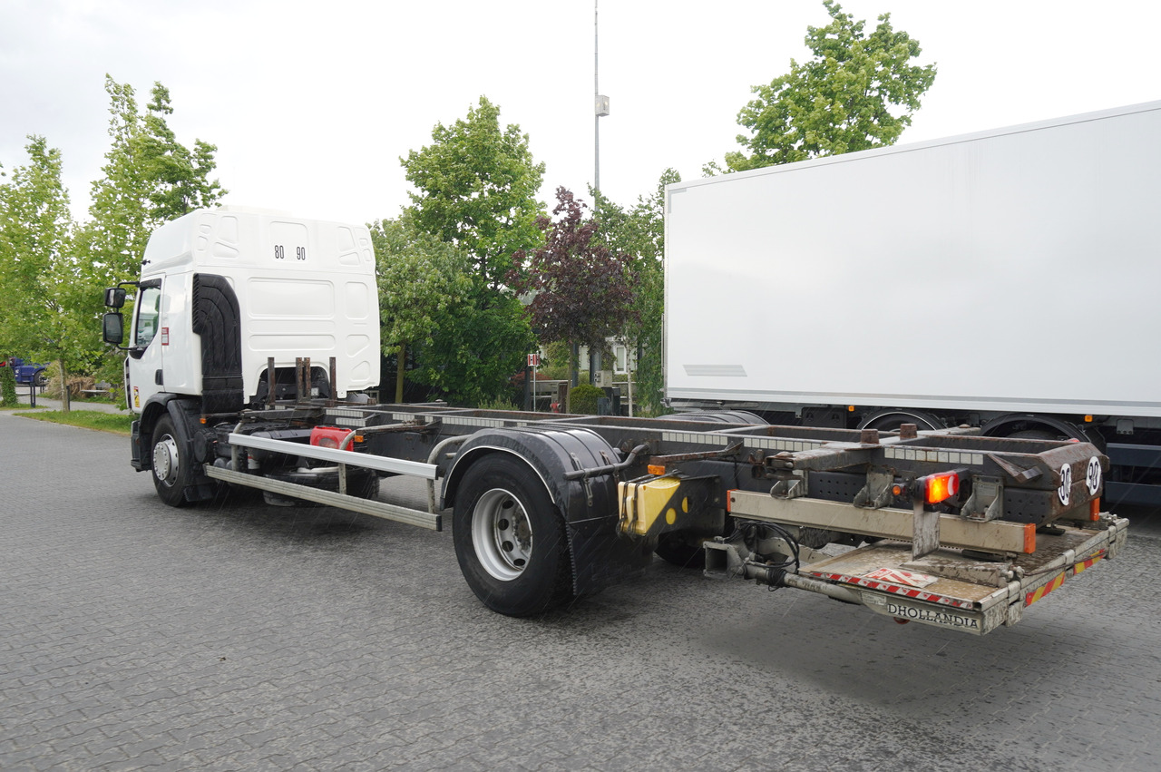 RENAULT D19 Wide Glob / BDF / load capacity 11t / 280 thousand km / tail lift - Truk sasis: gambar 3 RENAULT D19 Wide Glob / BDF / load capacity 11t / 280 thousand km / tail lift - Truk sasis: gambar 3