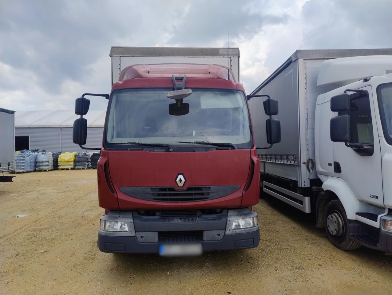 RENAULT Midlum 300 / Curtain 18 EPAL / Sleeping cab - Truk dengan terpal samping: gambar 2 RENAULT Midlum 300 / Curtain 18 EPAL / Sleeping cab - Truk dengan terpal samping: gambar 2