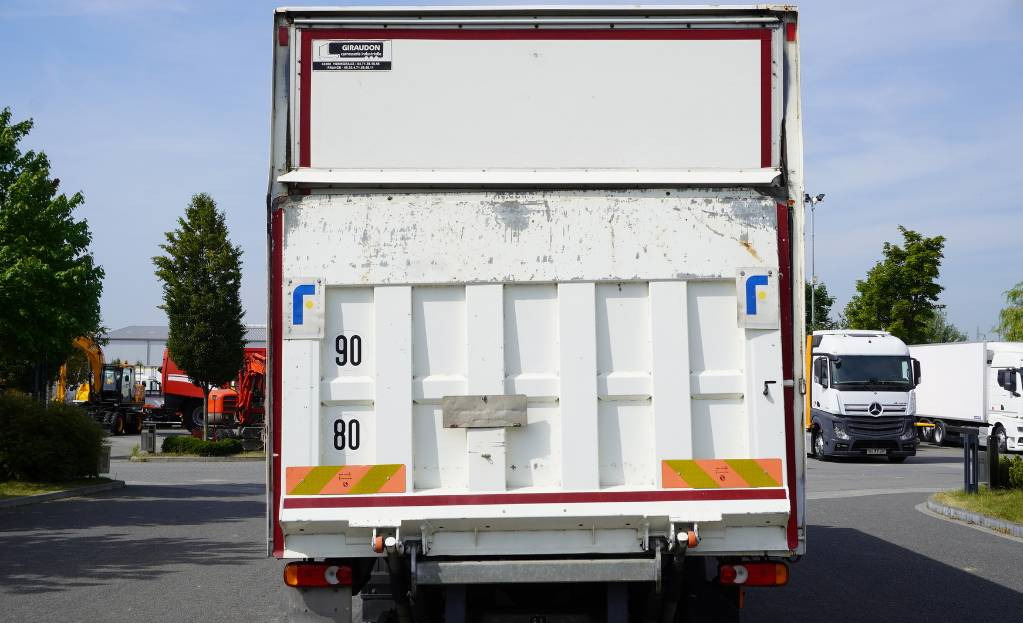 RENAULT Renault D12 E6 / Container 18 pallets / Lift - Truk box: gambar 4 RENAULT Renault D12 E6 / Container 18 pallets / Lift - Truk box: gambar 4