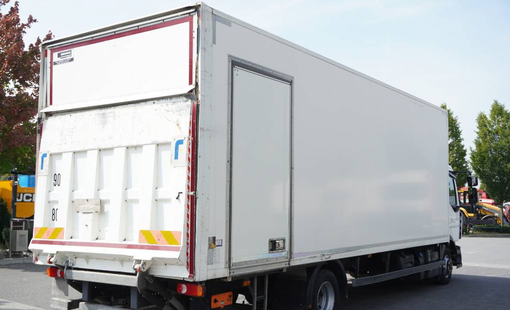 RENAULT Renault D12 E6 / Container 18 pallets / Lift - Truk box: gambar 5 RENAULT Renault D12 E6 / Container 18 pallets / Lift - Truk box: gambar 5