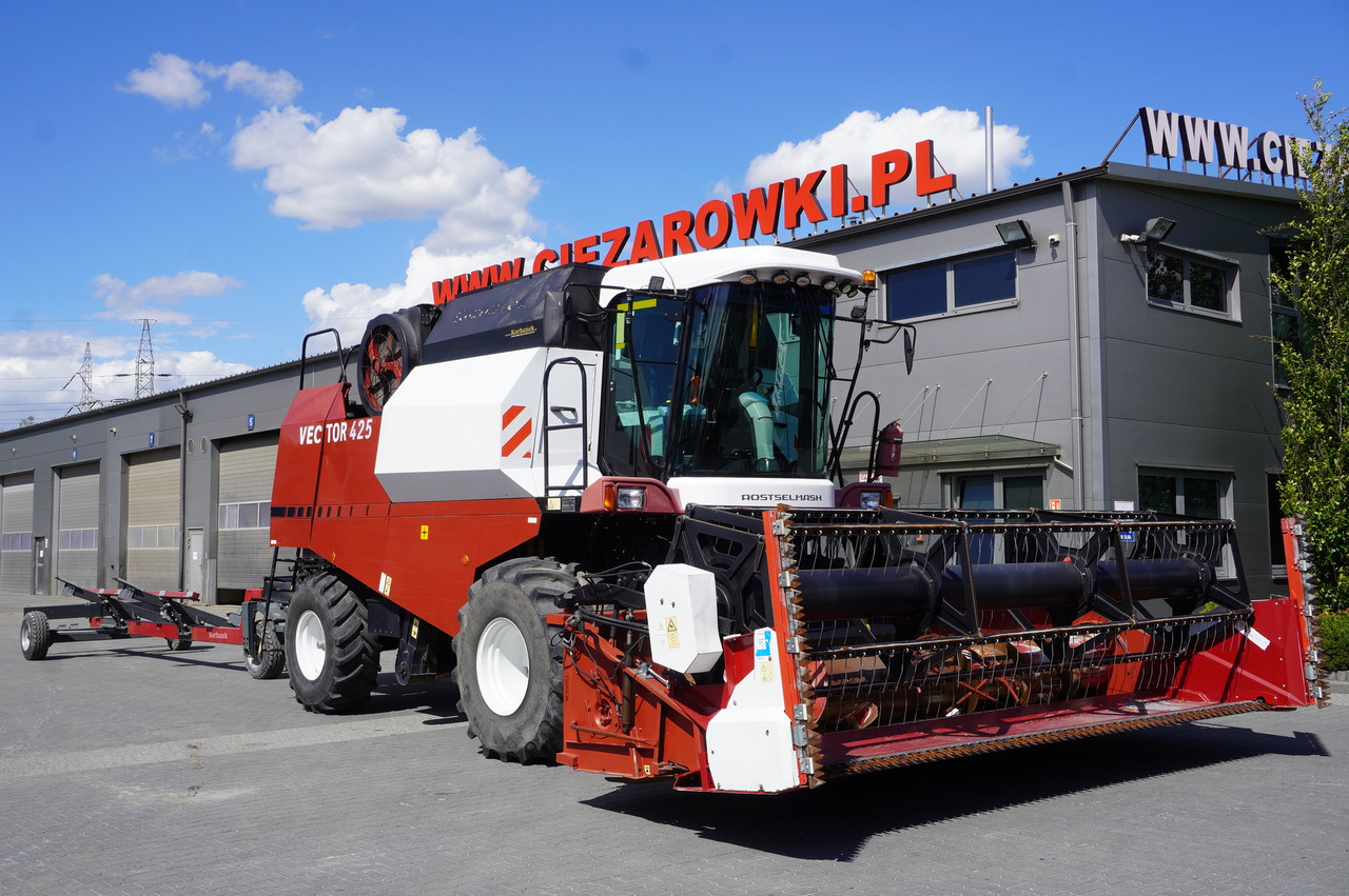 ROSTSELMASH VECTOR 425 RSM-101 grain harvester + Header 5 m + rapeseed harvesting extension / 2300 MTH - Pemanen gabungan: gambar 3 ROSTSELMASH VECTOR 425 RSM-101 grain harvester + Header 5 m + rapeseed harvesting extension / 2300 MTH - Pemanen gabungan: gambar 3