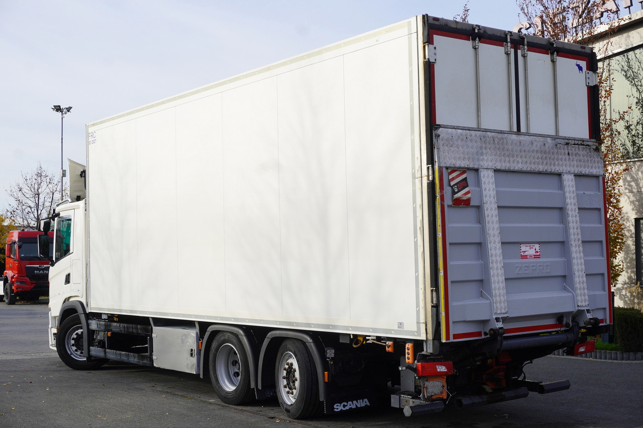 SCANIA G500 6x2 / Schmitz Refrigerator 19 EPAL Multitemperatura / Thermoking T1200R / Steering axle / 280 cm height - Truk berpendingin: gambar 3 SCANIA G500 6x2 / Schmitz Refrigerator 19 EPAL Multitemperatura / Thermoking T1200R / Steering axle / 280 cm height - Truk berpendingin: gambar 3