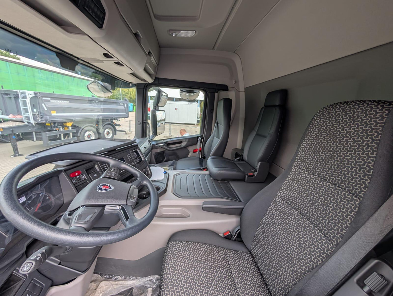 SCANIA P 340 B6x2*4NA / chassis frame / steering axle / CNG / large cab / 8 units - Truk sasis: gambar 5 SCANIA P 340 B6x2*4NA / chassis frame / steering axle / CNG / large cab / 8 units - Truk sasis: gambar 5