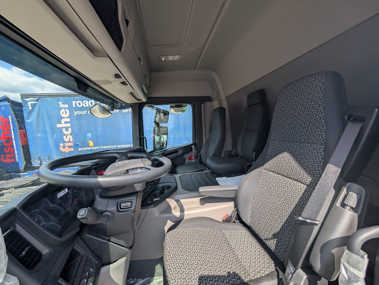 SCANIA P 340 B6x2*4NA / chassis frame / steering axle / CNG / large cab / 8 units - Truk sasis: gambar 5 SCANIA P 340 B6x2*4NA / chassis frame / steering axle / CNG / large cab / 8 units - Truk sasis: gambar 5