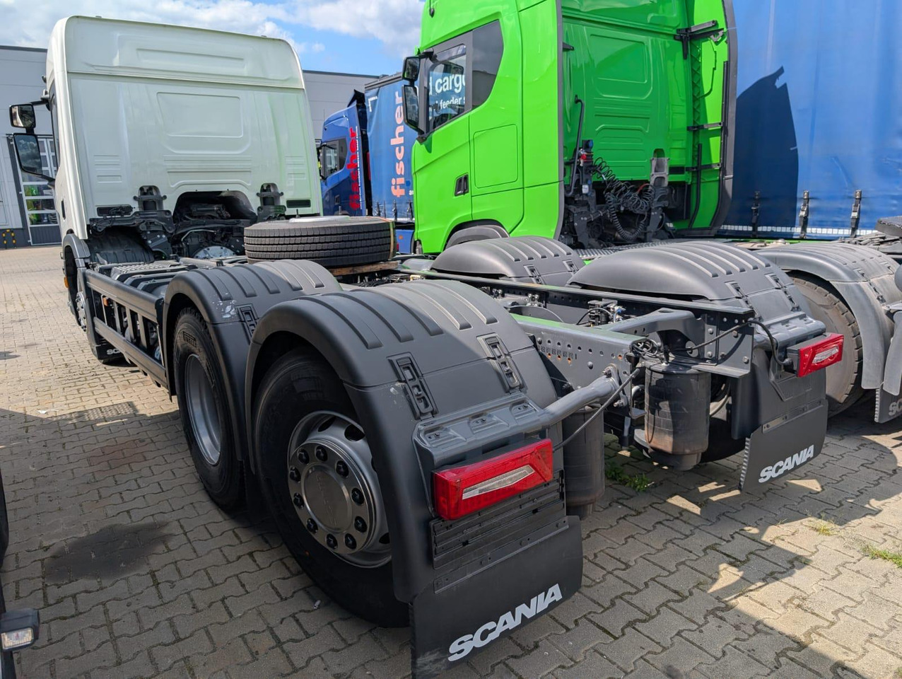 SCANIA P 340 B6x2*4NA / chassis frame / steering axle / CNG / large cab / 8 units - Truk sasis: gambar 4 SCANIA P 340 B6x2*4NA / chassis frame / steering axle / CNG / large cab / 8 units - Truk sasis: gambar 4