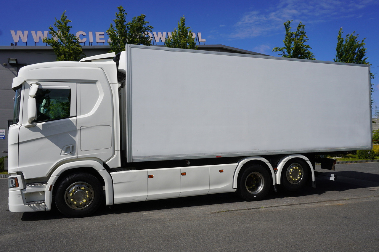 SCANIA R500 / Lecapitaine refrigerator Multitemp / Carrier Supra 950 MT / 3rd axle steered - Truk berpendingin: gambar 2 SCANIA R500 / Lecapitaine refrigerator Multitemp / Carrier Supra 950 MT / 3rd axle steered - Truk berpendingin: gambar 2
