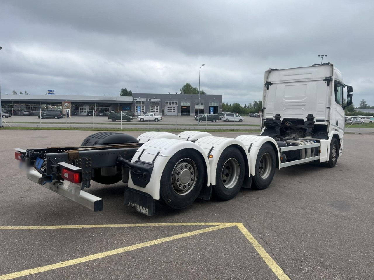 SCANIA R560 B8x4*4 / Chassis / sleeper cab / Power take-off - Truk sasis: gambar 3 SCANIA R560 B8x4*4 / Chassis / sleeper cab / Power take-off - Truk sasis: gambar 3