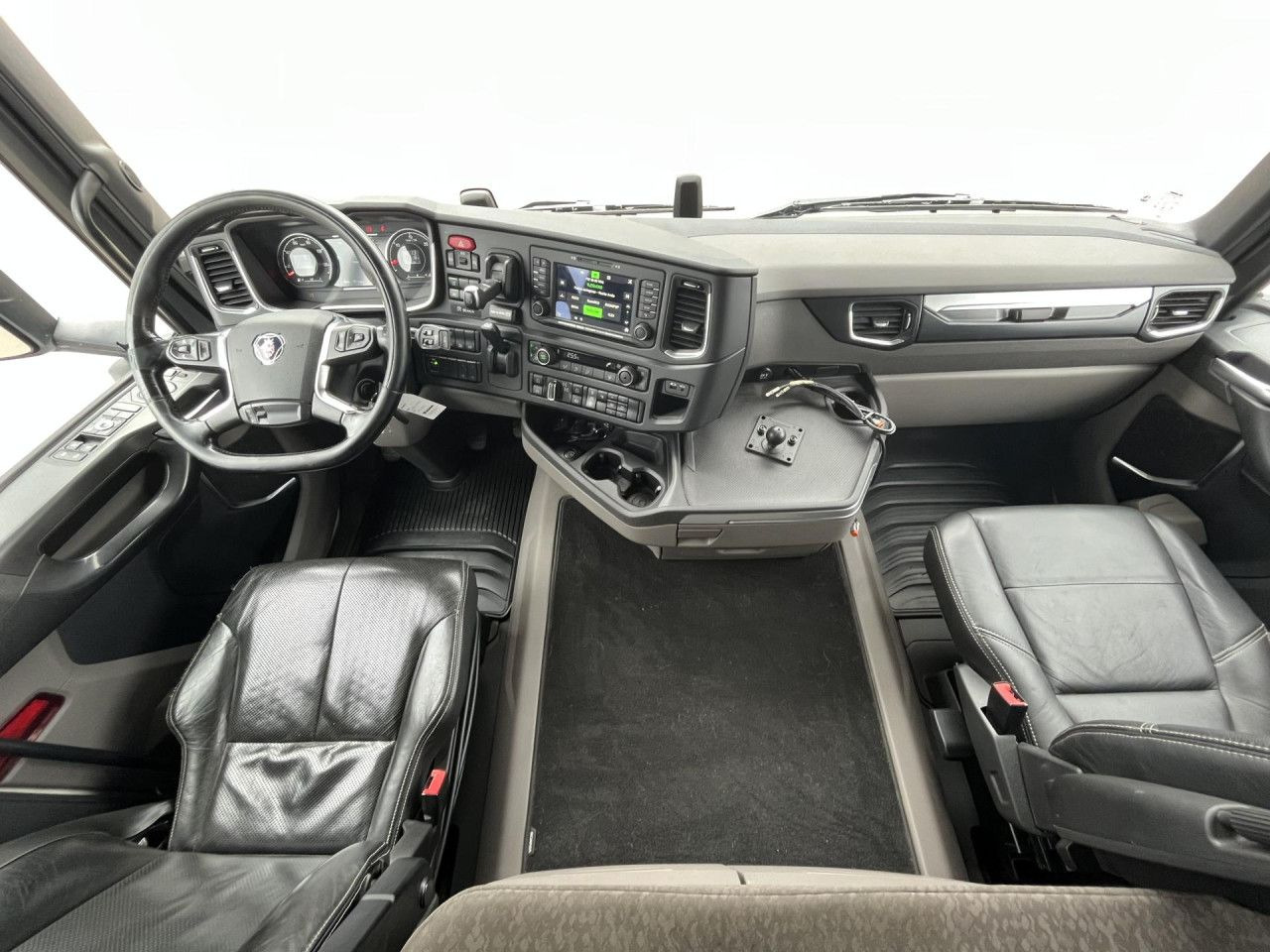 Truk sasis SCANIA R560 B8x4*4 / Chassis / sleeper cab / Power take-off: gambar 9