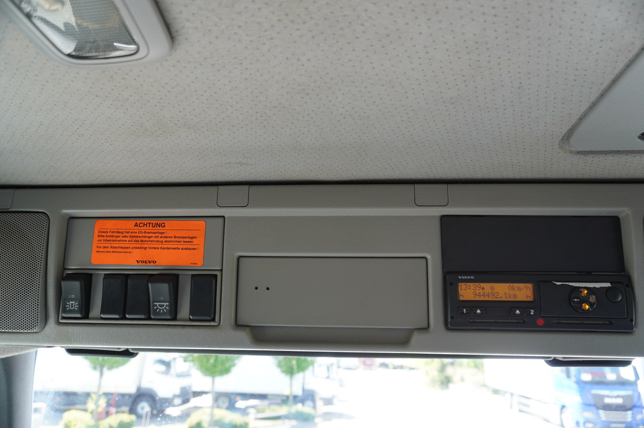 Truk berpendingin VOLVO FH 440 E5 6×2 Schmitz Refrigerator – pass-through Set 38 pallets: gambar 22 Truk berpendingin VOLVO FH 440 E5 6×2 Schmitz Refrigerator – pass-through Set 38 pallets: gambar 22