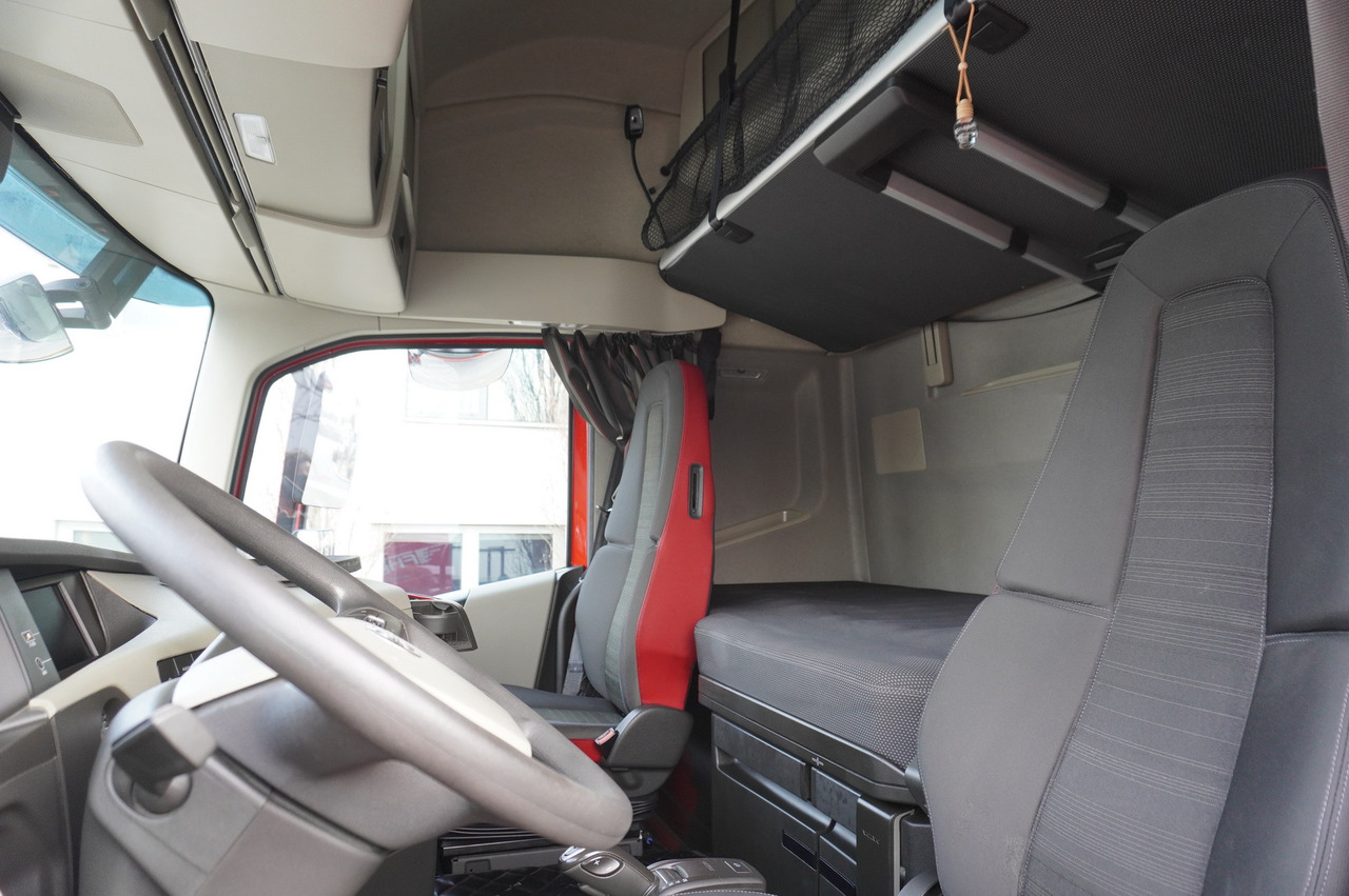 VOLVO FH 500 / BRAND-NEW Kässbohrer LB3E low-bed semi-trailer / 500 HP - Truk pengangkut mobil: gambar 5 VOLVO FH 500 / BRAND-NEW Kässbohrer LB3E low-bed semi-trailer / 500 HP - Truk pengangkut mobil: gambar 5