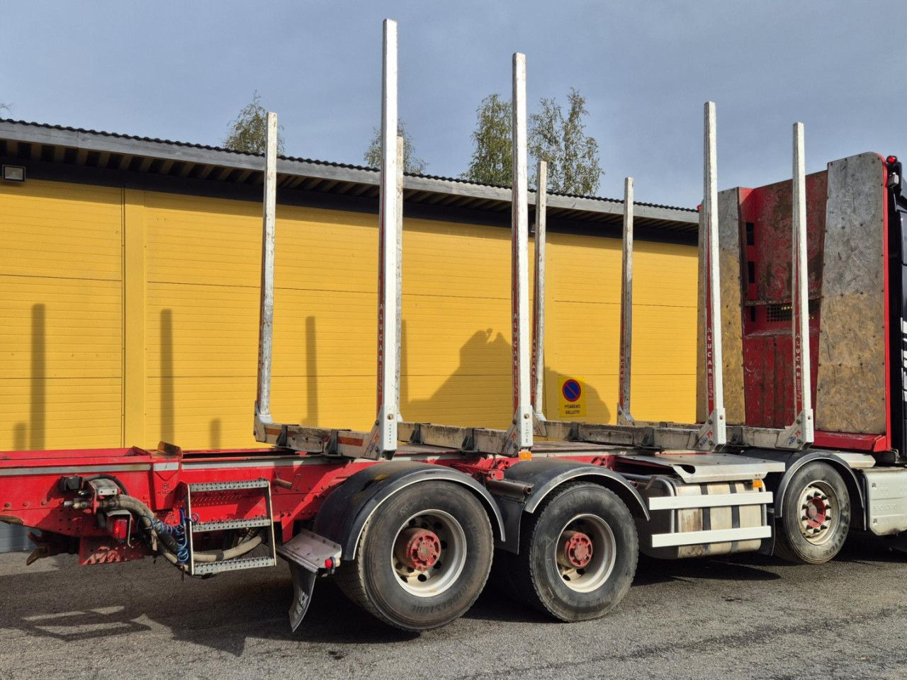 VOLVO FH 750 8x4 / 2 lifted axles / timber truck - Truk sasis: gambar 4 VOLVO FH 750 8x4 / 2 lifted axles / timber truck - Truk sasis: gambar 4