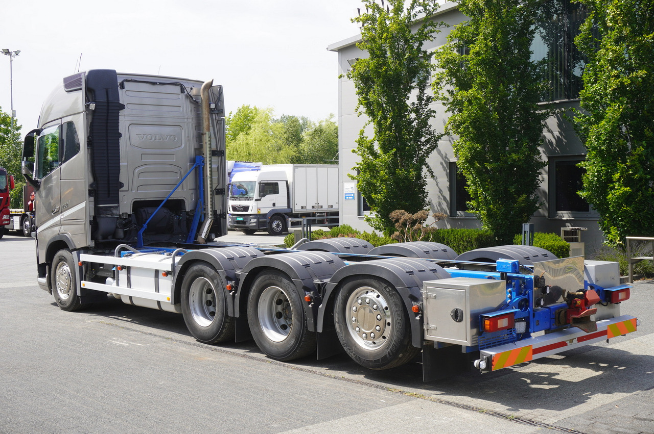 VOLVO FH16 750 8x4x4 / 750 HP! / Frame 685 cm / Steered 4th axle - Truk sasis: gambar 4 VOLVO FH16 750 8x4x4 / 750 HP! / Frame 685 cm / Steered 4th axle - Truk sasis: gambar 4