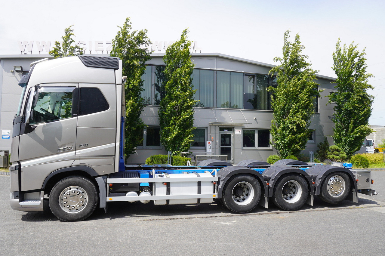 VOLVO FH16 750 8x4x4 / 750 HP! / Frame 685 cm / Steered 4th axle - Truk derek: gambar 3 VOLVO FH16 750 8x4x4 / 750 HP! / Frame 685 cm / Steered 4th axle - Truk derek: gambar 3