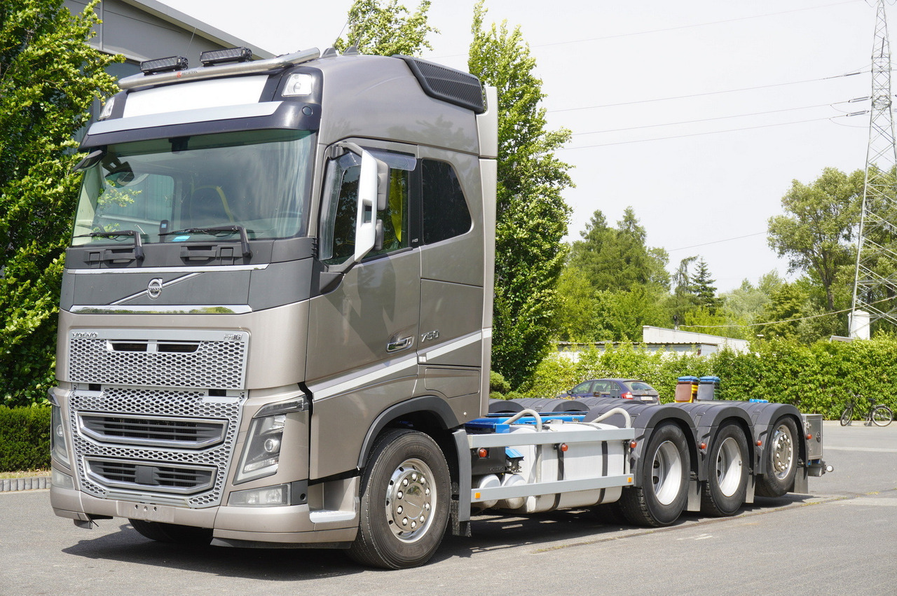 VOLVO FH16 750 8x4x4 / 750 HP! / Frame 685 cm / Steered 4th axle - Truk sasis: gambar 2 VOLVO FH16 750 8x4x4 / 750 HP! / Frame 685 cm / Steered 4th axle - Truk sasis: gambar 2