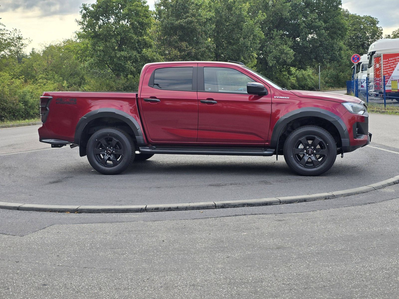 Isuzu D-Max V-Cross im Vorlauf 25er Modell - Mobil SUV: gambar 4 Isuzu D-Max V-Cross im Vorlauf 25er Modell - Mobil SUV: gambar 4