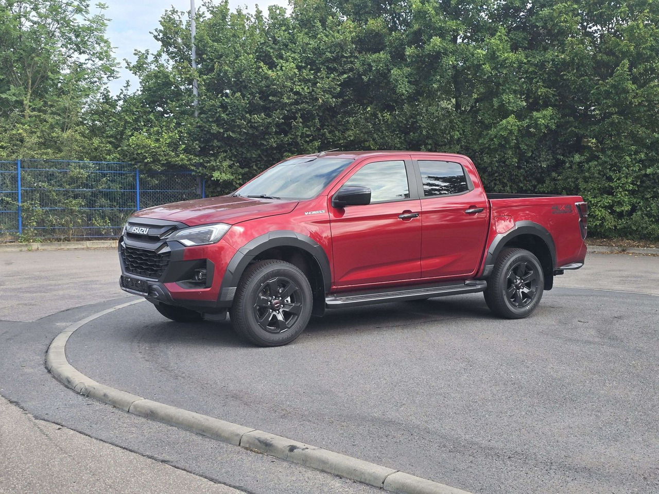 Isuzu D-Max V-Cross im Vorlauf 25er Modell - Mobil SUV: gambar 2 Isuzu D-Max V-Cross im Vorlauf 25er Modell - Mobil SUV: gambar 2
