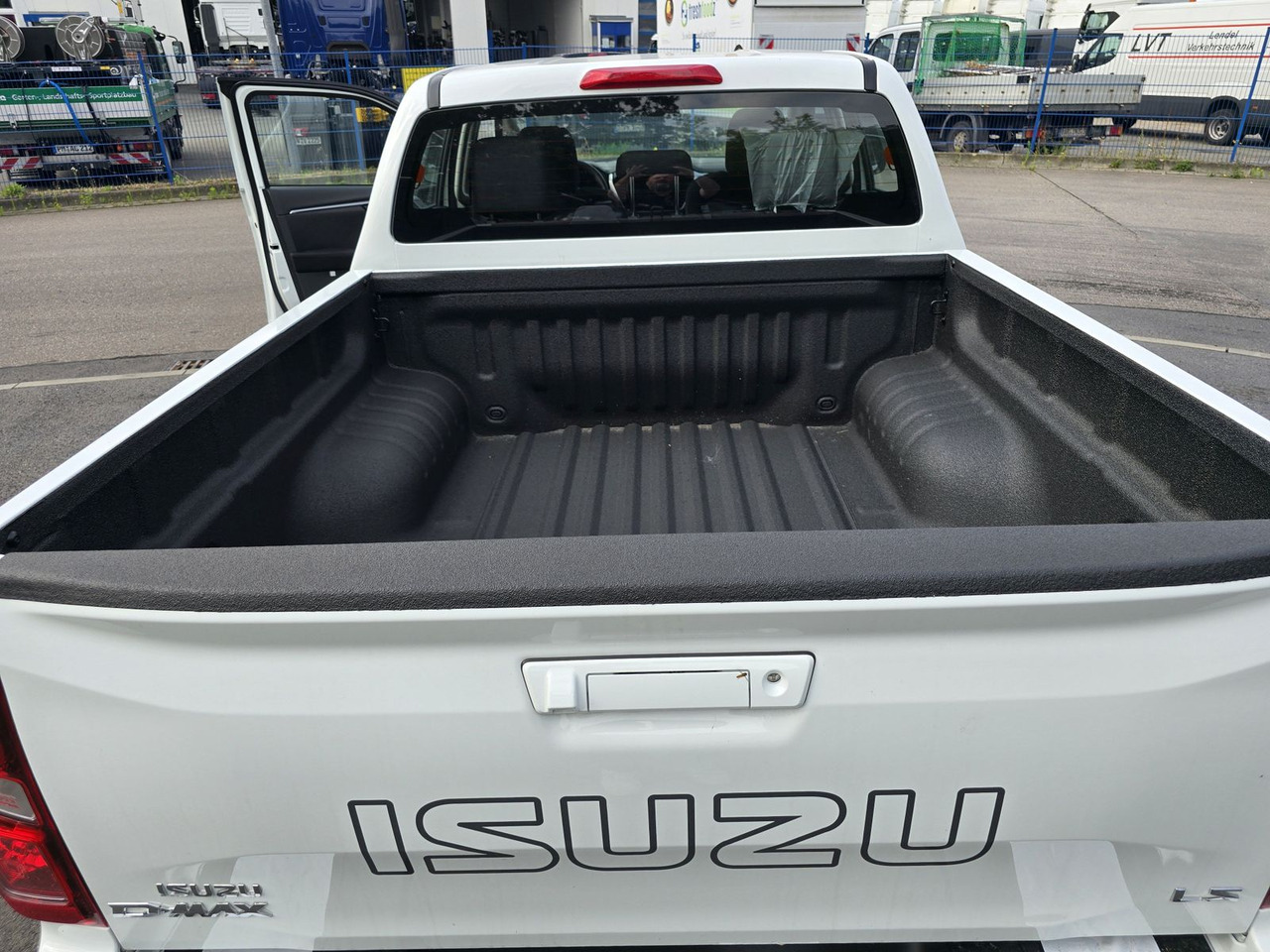 Isuzu PICK UP LS inkl. Ladeflächenausspritzung, 25er M - Mobil SUV: gambar 4 Isuzu PICK UP LS inkl. Ladeflächenausspritzung, 25er M - Mobil SUV: gambar 4