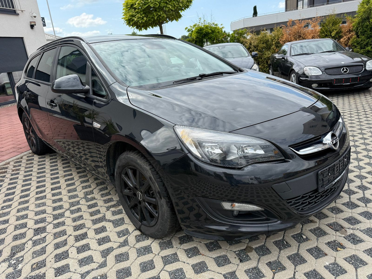 Opel Astra Sports Tourer 2.0 CDTI Sport 1 Hand - Mobil: gambar 3 Opel Astra Sports Tourer 2.0 CDTI Sport 1 Hand - Mobil: gambar 3
