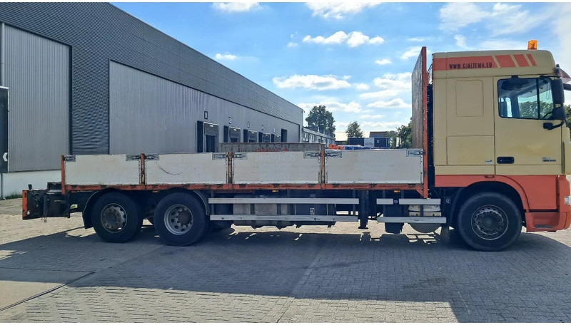 DAF XF 105 410 Spacecab 6x2 Euro 5 - Truk flatbed: gambar 4 DAF XF 105 410 Spacecab 6x2 Euro 5 - Truk flatbed: gambar 4