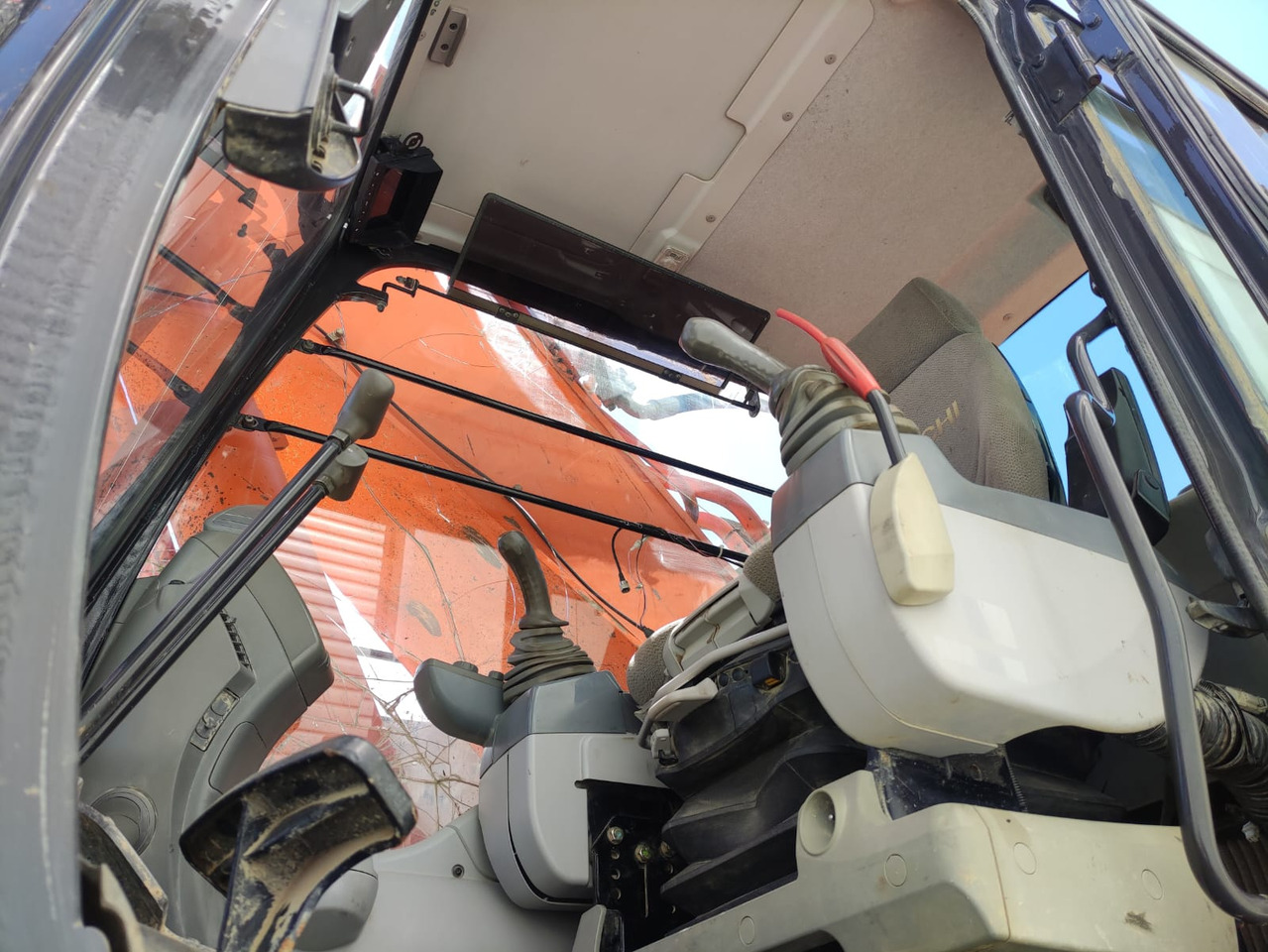 HITACHI ZX520LCH-5B - Ekskavator: gambar 5 HITACHI ZX520LCH-5B - Ekskavator: gambar 5