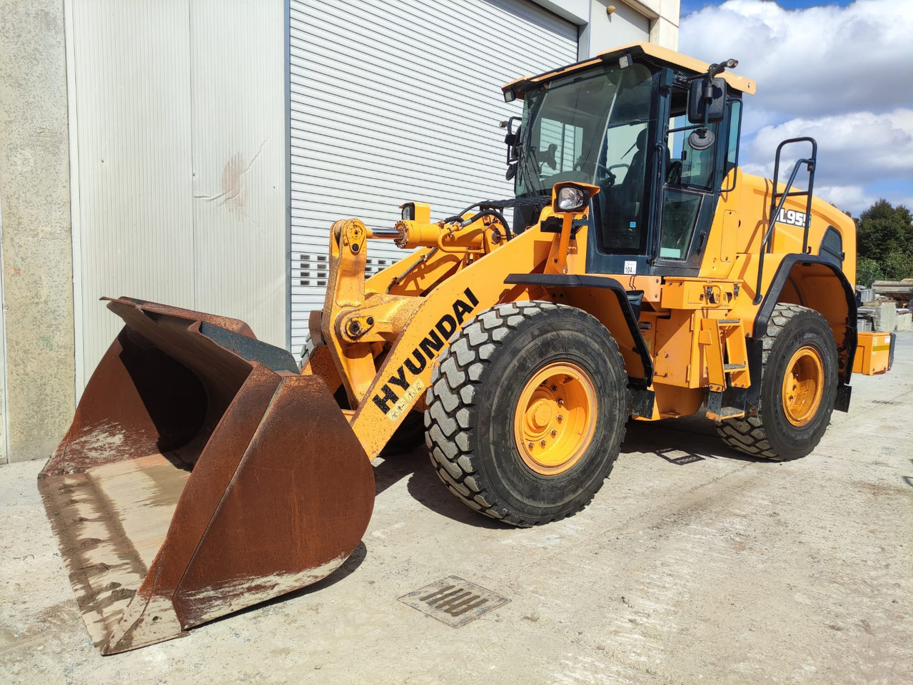 HYUNDAI HL955 - Wheel loader: gambar 1 HYUNDAI HL955 - Wheel loader: gambar 1