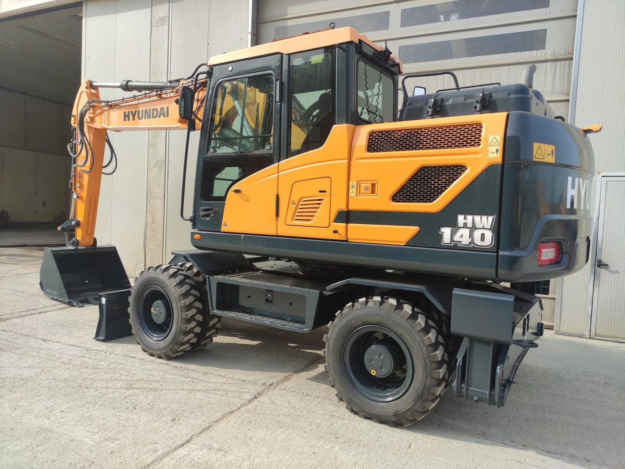 HYUNDAI HW140 - Ekskavator roda: gambar 4 HYUNDAI HW140 - Ekskavator roda: gambar 4