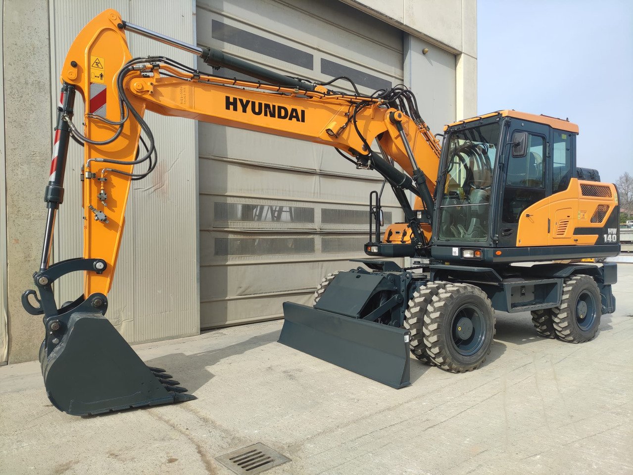 HYUNDAI HW140 - Ekskavator roda: gambar 1 HYUNDAI HW140 - Ekskavator roda: gambar 1