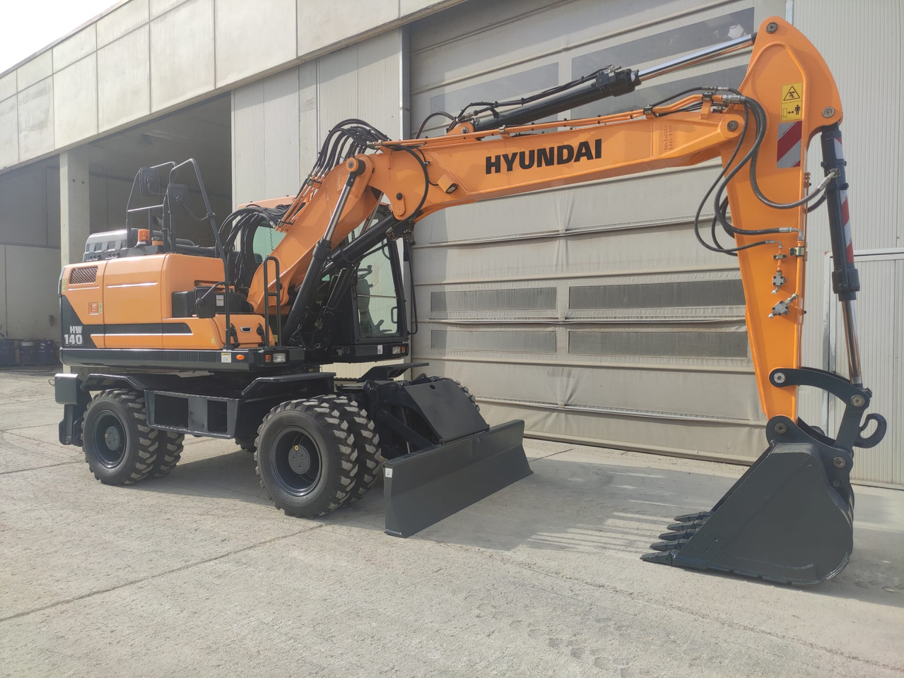 HYUNDAI HW140 - Ekskavator roda: gambar 3 HYUNDAI HW140 - Ekskavator roda: gambar 3