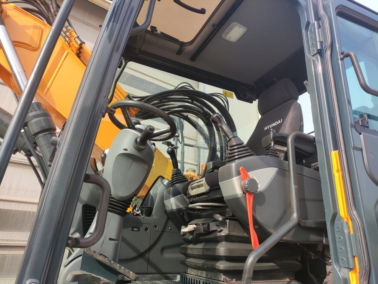 HYUNDAI HW140 - Ekskavator roda: gambar 5 HYUNDAI HW140 - Ekskavator roda: gambar 5