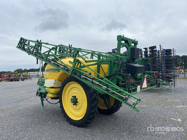 2011 John Deere 732 24 m Pull-Type Sprayer - Penyemprot tertinggal: gambar 3 2011 John Deere 732 24 m Pull-Type Sprayer - Penyemprot tertinggal: gambar 3