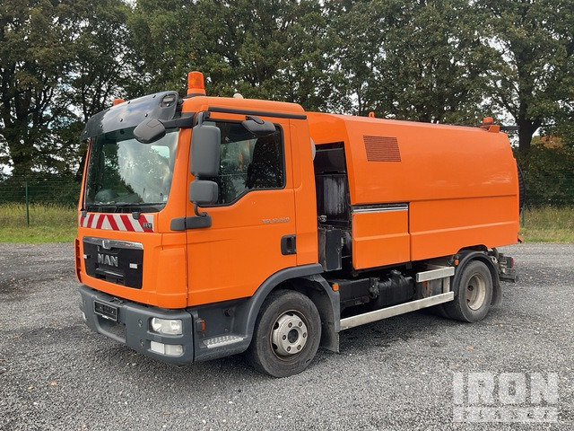 2013 MAN TGL12.220 2013 Faun ViaJet 5R-HS on Kehrmaschine - Penyapu jalan: gambar 1 2013 MAN TGL12.220 2013 Faun ViaJet 5R-HS on Kehrmaschine - Penyapu jalan: gambar 1