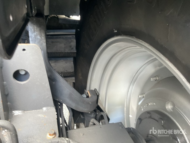 2015 Massey Ferguson 8737 4WD Tractor - Traktor: gambar 5 2015 Massey Ferguson 8737 4WD Tractor - Traktor: gambar 5
