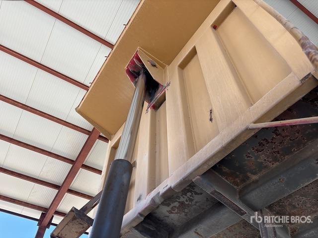 1998 Volvo FL10 360 6x4 T/A Dump Truck - Truk jungkit: gambar 5 1998 Volvo FL10 360 6x4 T/A Dump Truck - Truk jungkit: gambar 5