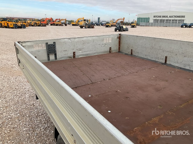 2006 Isuzu NPR77 4x2 Crew Cab Flatbed Truck - Truk flatbed: gambar 4 2006 Isuzu NPR77 4x2 Crew Cab Flatbed Truck - Truk flatbed: gambar 4