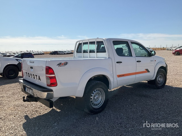 2015 Toyota Hilux 4x4 Crew Cab Pickup - Truk pikap: gambar 4 2015 Toyota Hilux 4x4 Crew Cab Pickup - Truk pikap: gambar 4