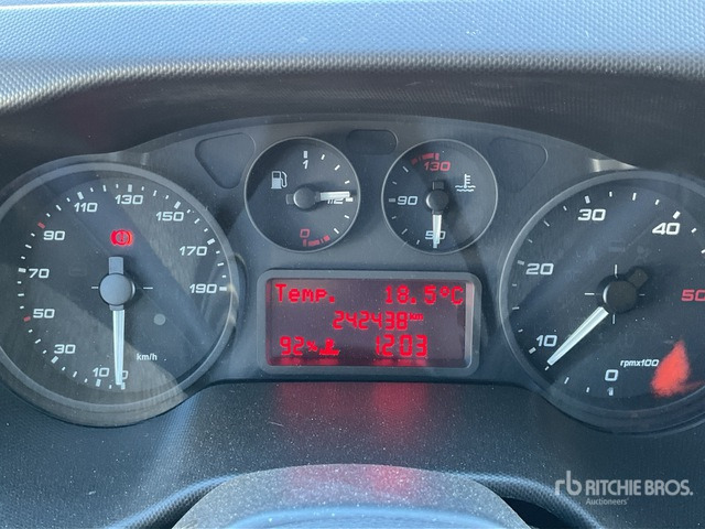 2019 Iveco Daily 70C18 4x2 Van Truck - Truk box: gambar 3 2019 Iveco Daily 70C18 4x2 Van Truck - Truk box: gambar 3