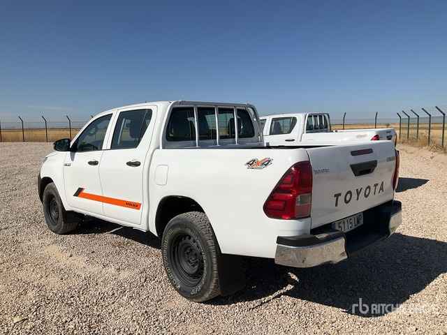 2020 Toyota Hilux 4x4 Crew Cab Pickup - Truk pikap: gambar 3 2020 Toyota Hilux 4x4 Crew Cab Pickup - Truk pikap: gambar 3