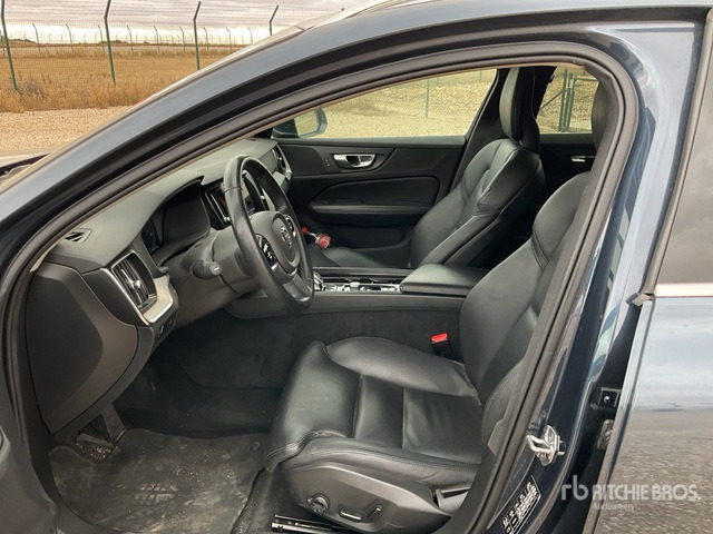 2021 Volvo V60 SUV - Mobil SUV: gambar 5 2021 Volvo V60 SUV - Mobil SUV: gambar 5