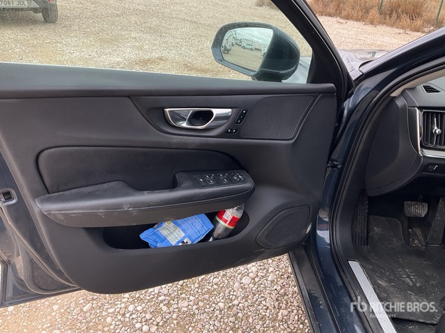 2021 Volvo V60 SUV - Mobil SUV: gambar 4 2021 Volvo V60 SUV - Mobil SUV: gambar 4