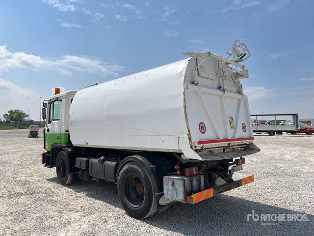 1989 MAN 15.192 Sweeper Truck - Penyapu jalan: gambar 4 1989 MAN 15.192 Sweeper Truck - Penyapu jalan: gambar 4