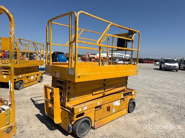 2007 Haulotte Compact12 (Inoperable) Scissor Lift - Scissor lifts: gambar 3 2007 Haulotte Compact12 (Inoperable) Scissor Lift - Scissor lifts: gambar 3