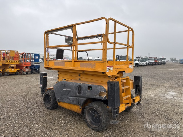 2007 Haulotte Compact12DX Piattaforma aerea verticale - Scissor lifts: gambar 4 2007 Haulotte Compact12DX Piattaforma aerea verticale - Scissor lifts: gambar 4