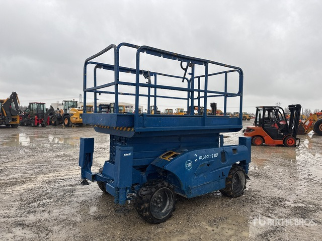 2010 Haulotte Compact12DX Diesel (Inoperable) Scissor Lift - Scissor lifts: gambar 3 2010 Haulotte Compact12DX Diesel (Inoperable) Scissor Lift - Scissor lifts: gambar 3